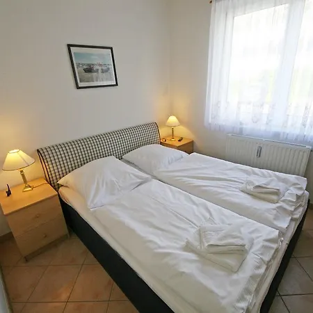 Ferienwohnung 01 Mit Terrasse - Strandstrasse